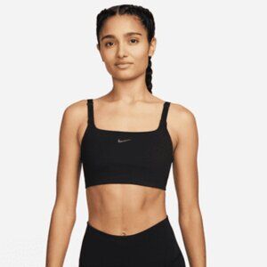 Nike Yoga Alate Versa